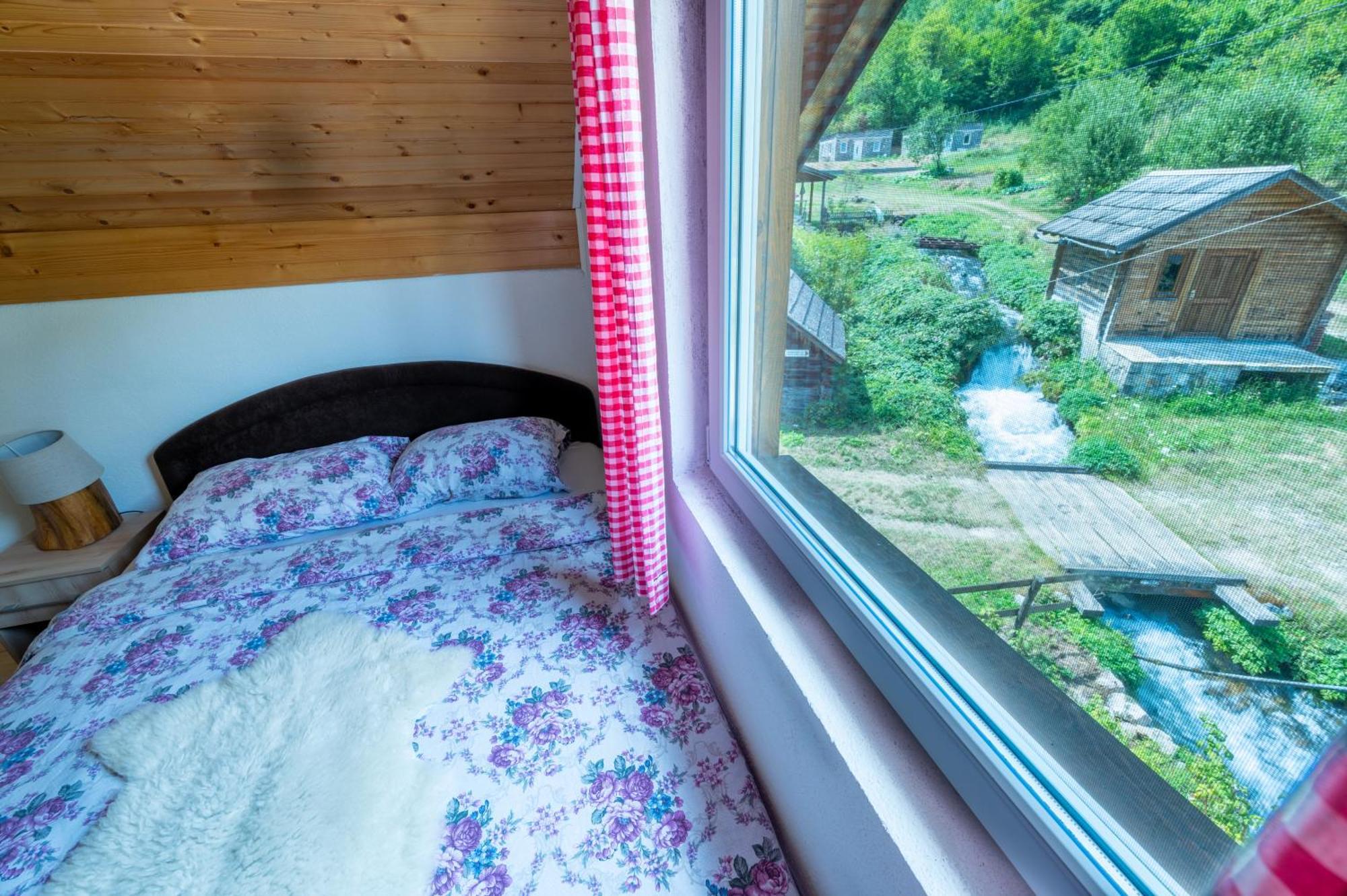 Domacinstvo Na Kraju Svijeta Konuk evi Sipovo Dış mekan fotoğraf