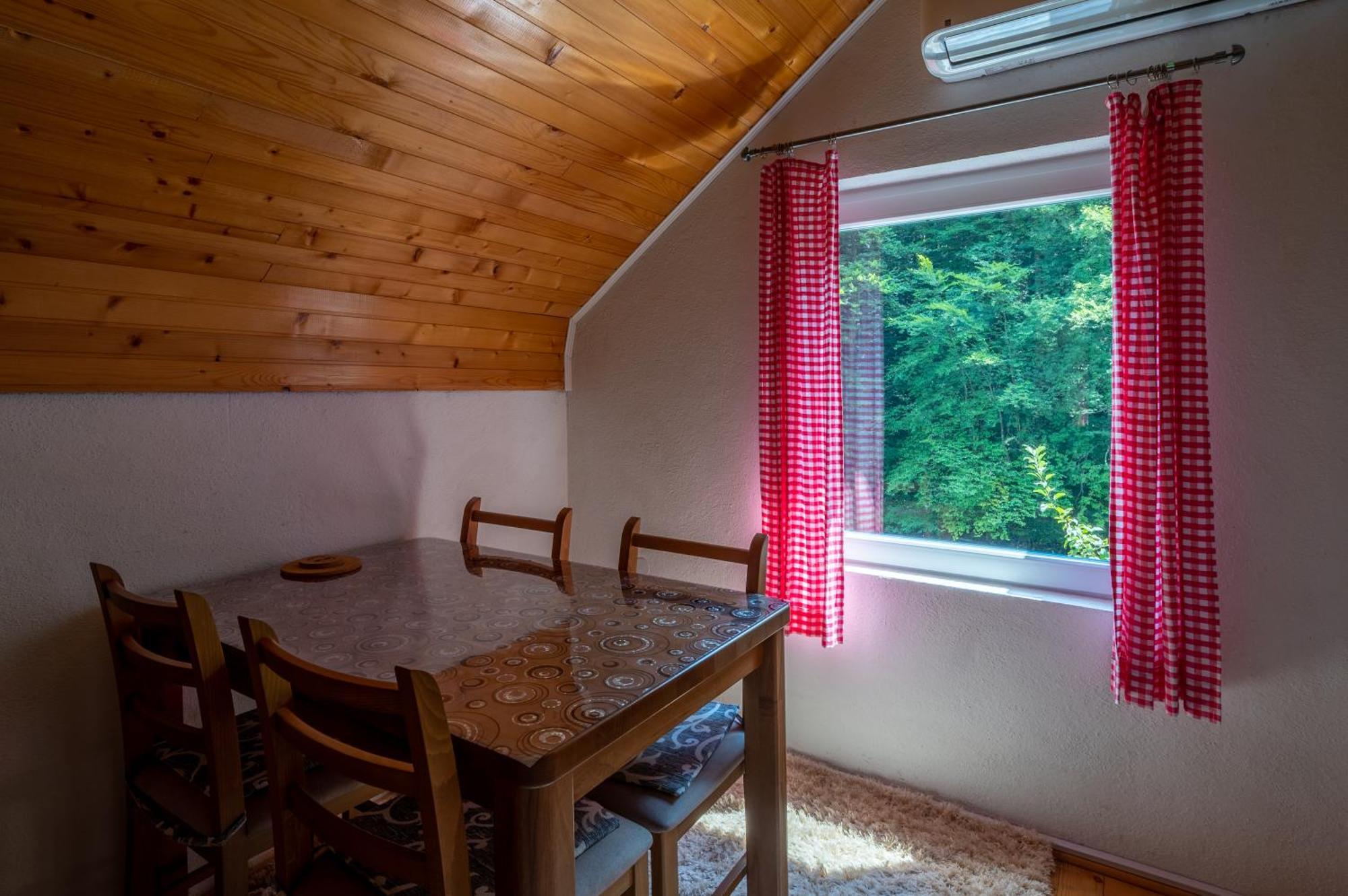 Domacinstvo Na Kraju Svijeta Konuk evi Sipovo Dış mekan fotoğraf