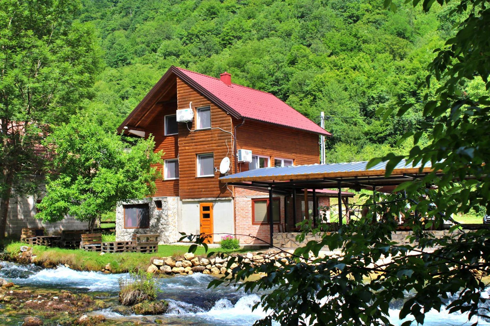 Domacinstvo Na Kraju Svijeta Konuk evi Sipovo Dış mekan fotoğraf